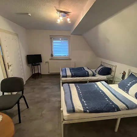 Daire Schoene Mit Gemeinsamer Nutzung Von Bad, Toilette Und Kueche