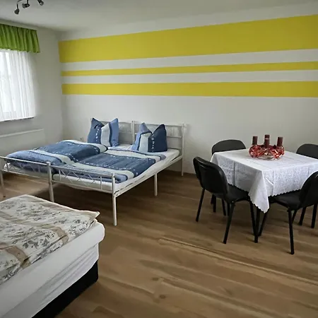 Appartamento Schoene Mit Gemeinsamer Nutzung Von Bad, Toilette Und Kueche