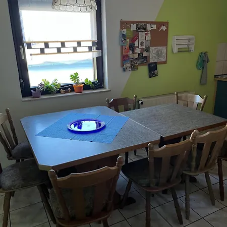 Schoene Mit Gemeinsamer Nutzung Von Bad, Toilette Und Kueche Appartamento