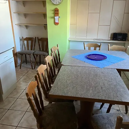 Appartamento Schoene Mit Gemeinsamer Nutzung Von Bad, Toilette Und Kueche