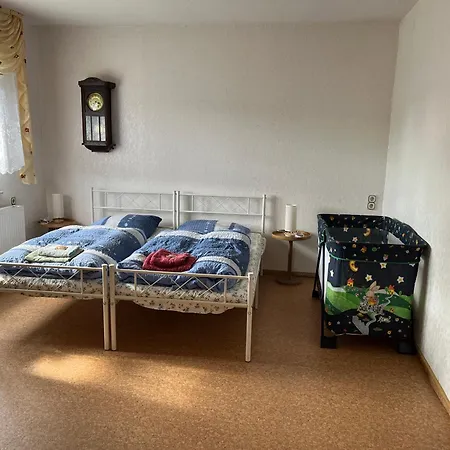 Schoene Mit Gemeinsamer Nutzung Von Bad, Toilette Und Kueche Daire Schwarzbach (Hildburghausen)