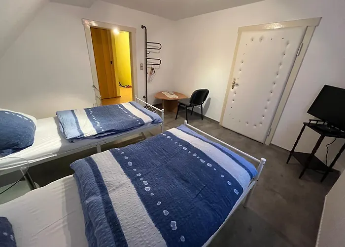 Schoene Mit Gemeinsamer Nutzung Von Bad, Toilette Und Kueche Daire