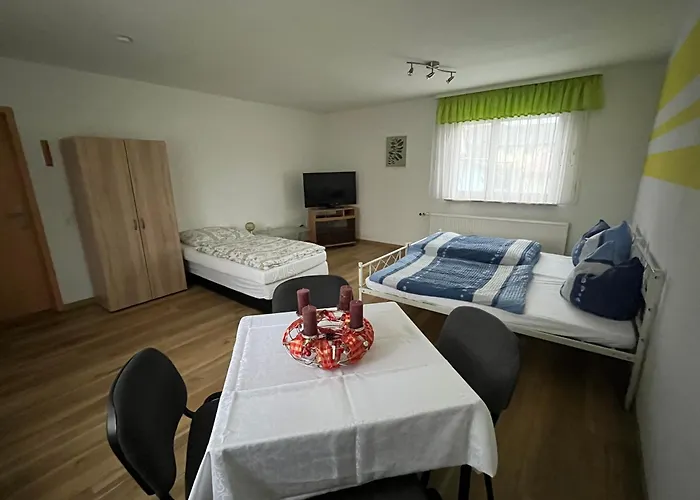 Daire Schoene Mit Gemeinsamer Nutzung Von Bad, Toilette Und Kueche Schwarzbach (Hildburghausen)