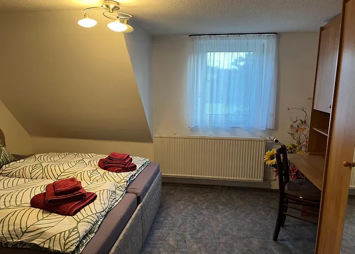 Daire Schoene Mit Gemeinsamer Nutzung Von Bad, Toilette Und Kueche