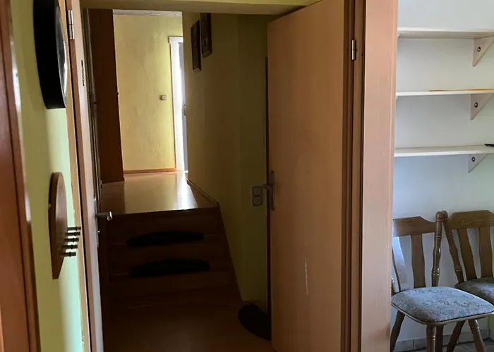 Schoene Mit Gemeinsamer Nutzung Von Bad, Toilette Und Kueche Daire