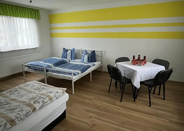 Daire Schoene Mit Gemeinsamer Nutzung Von Bad, Toilette Und Kueche