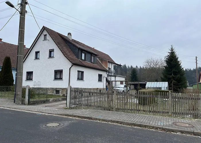 Schoene Mit Gemeinsamer Nutzung Von Bad, Toilette Und Kueche *